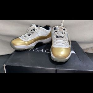 Retro 11 gold and white